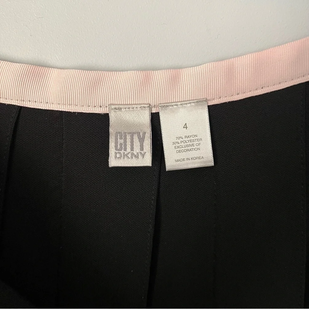 City DKNY Pleated Pale Pink Striped Knee Length Midi Skirt Size 4 2013 Exclusive